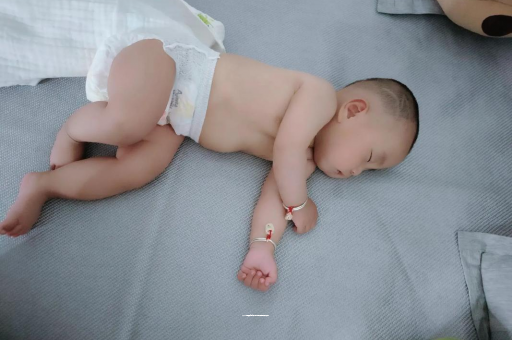 温县三个月宝宝抬头不稳